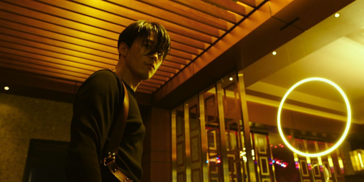 Bang in a defensive stance in a hotel lounge fight in The Killer