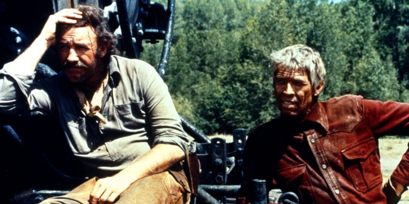 Two men looking in the same direction in Bite the Bullet