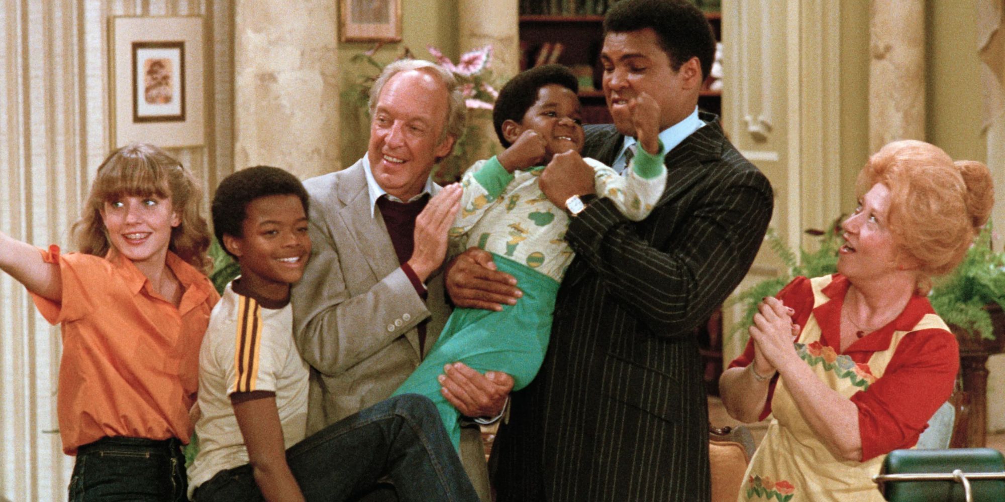 Dana Plato, Todd Bridges, Conrad Brian, Gary Coleman,Muhammad Ali and Charlotte Rae in Diff&rsquo;rent Strokes