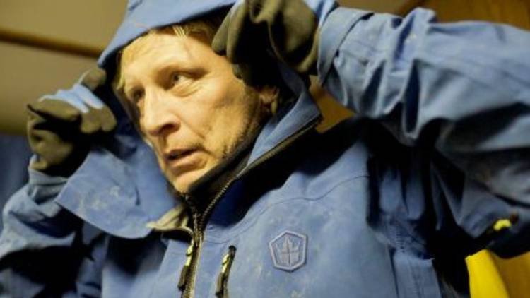 Captain Sig Hansen puts on his hood on 'Deadliest Catch.'