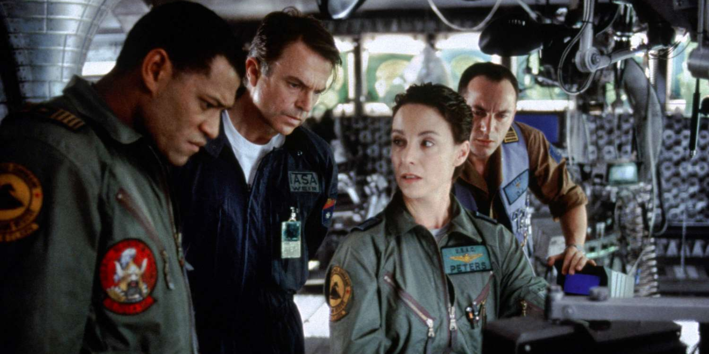 Laurence Fishburne, Sam Neill, Jason Isaacs and Kathleen Quinlan look at a monitor in Event Horizon.