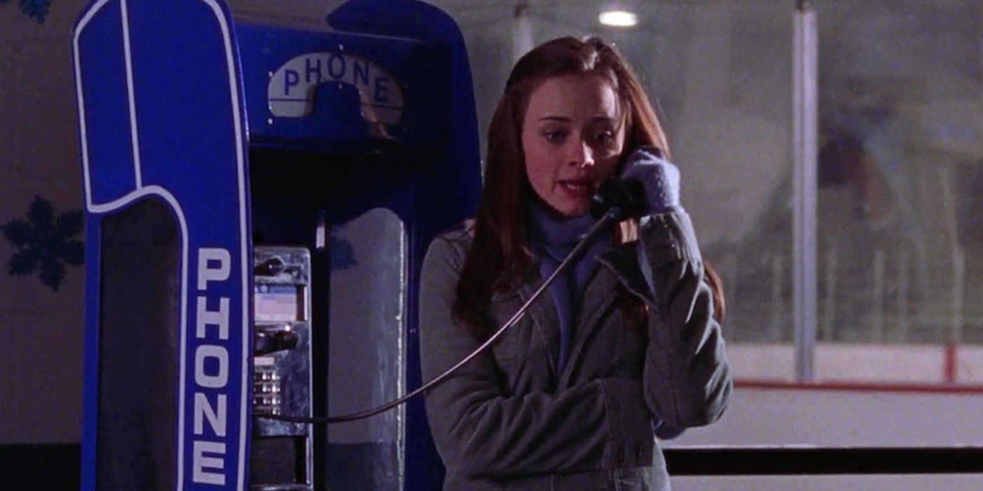 Rory Gilmore placing a call with a payphone at a hockey rink in Gilmore Girls Season 3.