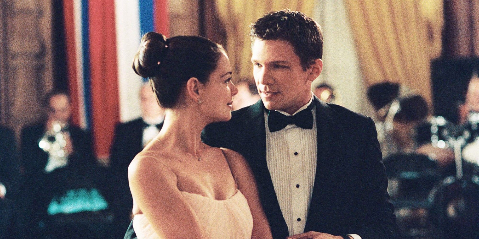 Katie Holmes as Sam and Marc Blucas as James in First Daughter