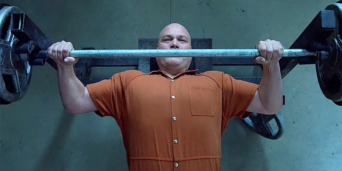Fisk (Kingpin) lifting weights in prison in &lsquo;Daredevil&rsquo; Season 3.