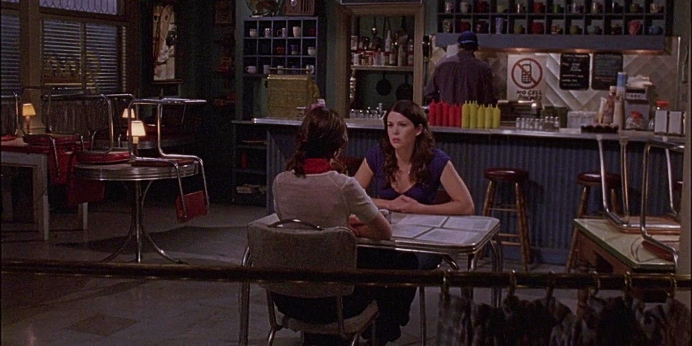 Rory and Lorelai Gilmore eating at Luke&rsquo;s in the series finale of Gilmore Girls