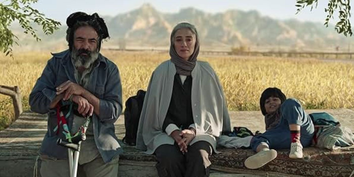 Hassan Majooni as the dad, Pantea Panahiha as the mother and Rayan Sarlak as the younger brother in Hit the Road