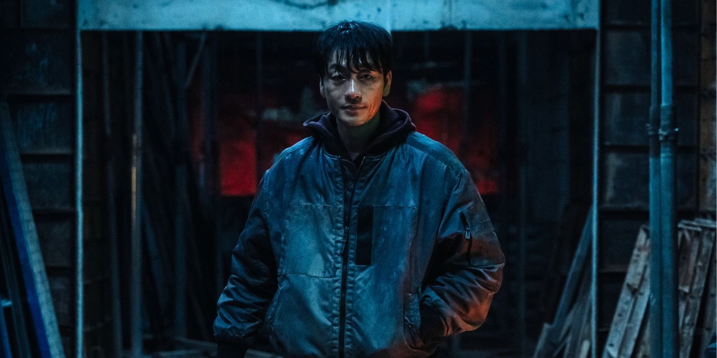 Park Hae-soo as The Witness standing in abandoned building in Netflix&rsquo;s Karma