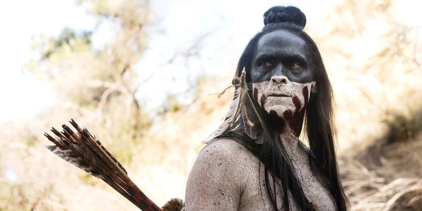 Battle-ready Akecheta looks to the distance