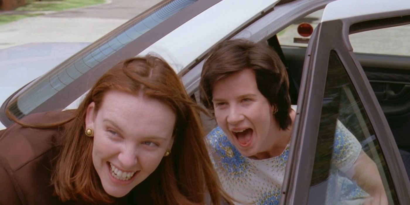 Toni Collette and Rachel Griffiths in Muriel&rsquo;s Wedding