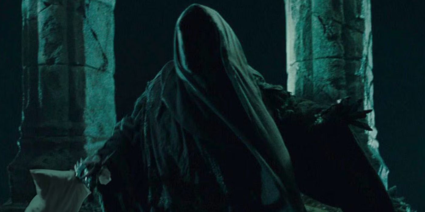 A Nazgûl prepares to attack at the Weathertop