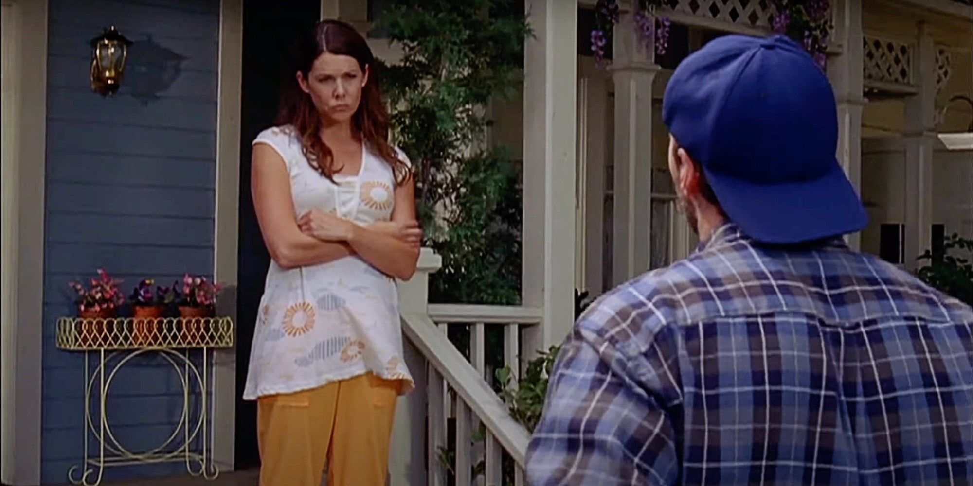 Lorelai Gilmore looking at Luke Danes with her arms crossed in Gilmore Girls Season 7.