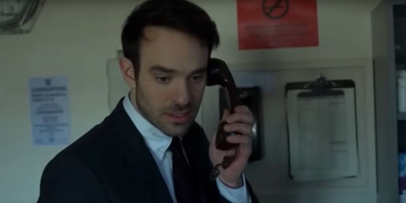 Matt Murdock picking up the phone in &lsquo;Daredevil&rsquo; Season 3.
