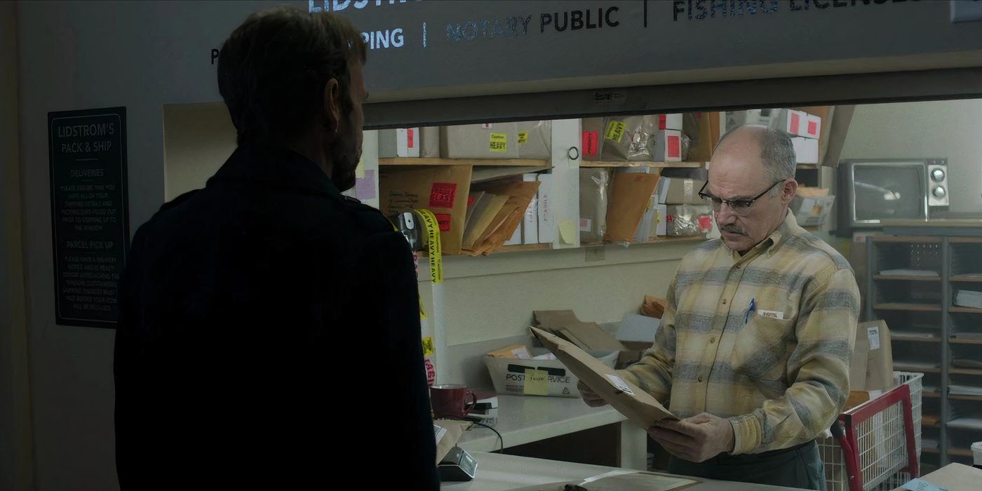 Lorne Malvo picks up a package at a package at the pack &amp; slip. The man at the desk examines the package.