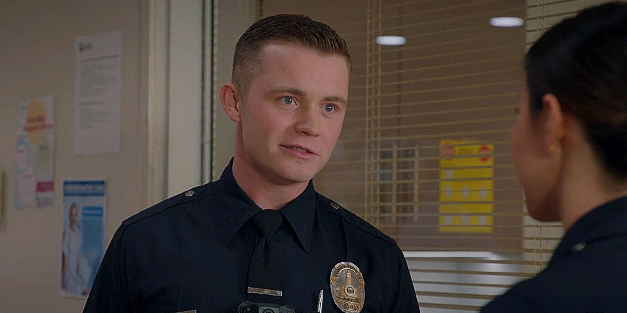 Seth Ridley (Patrick Keleher) conversando com Lucy Chen (Melissa O'Neil) no hospital da 7ª temporada de estreante