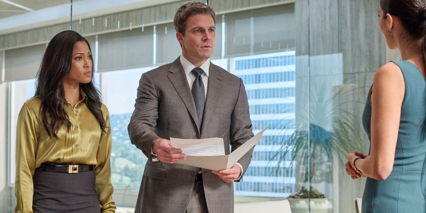 Stephen Amell and Lex Scott Davis in Suits LA Episode 4