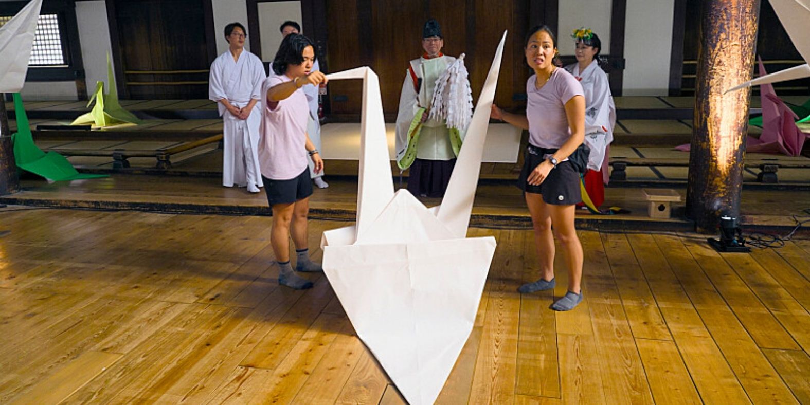 Han and Holden with their giant origami crane during the Fold It detour on &lsquo;The Amazing Race&rsquo; Season 37.