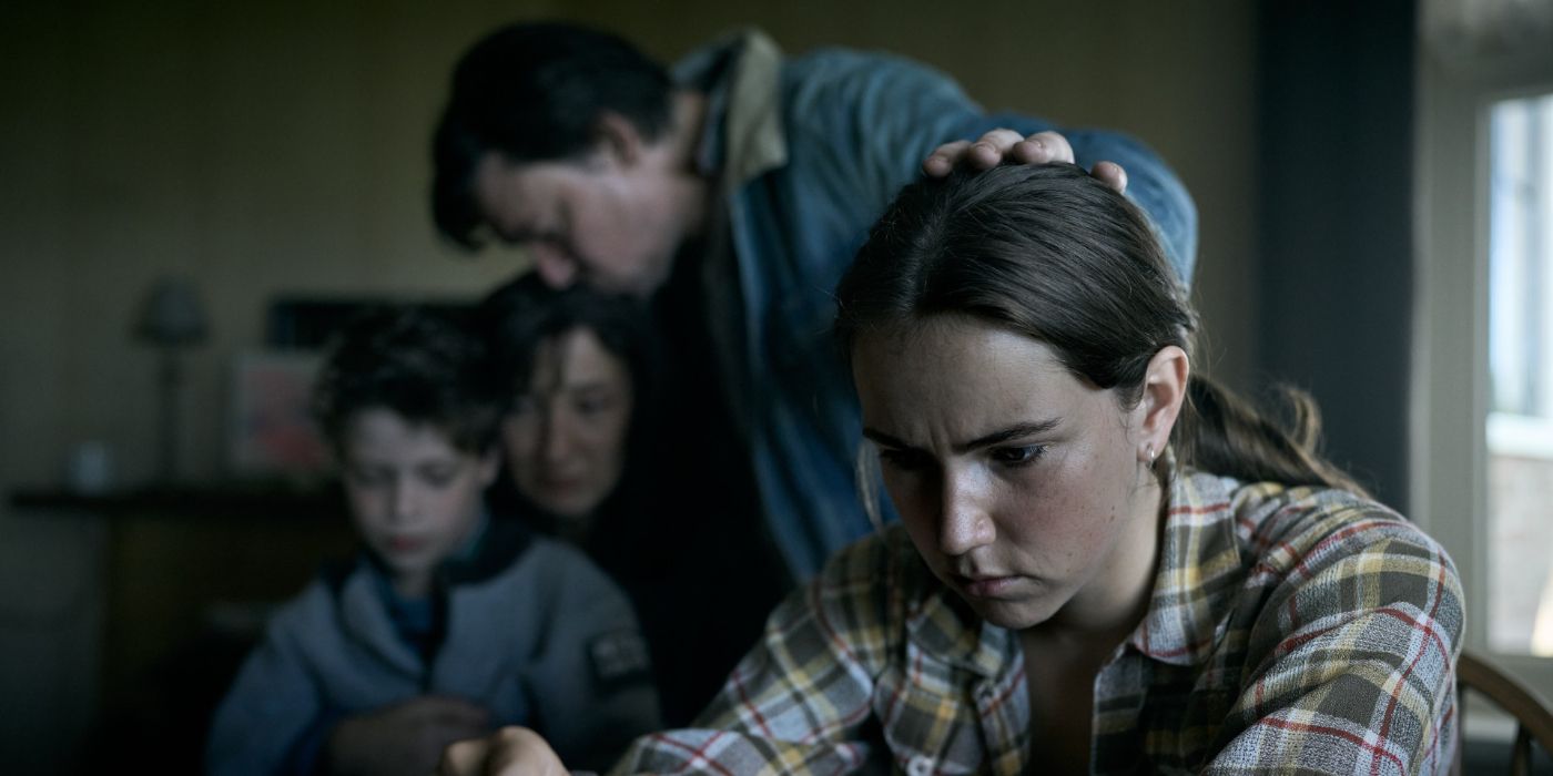Fenna (Eefje Paddenburg) sitting with her family and looking uncomfortable in The Hunt