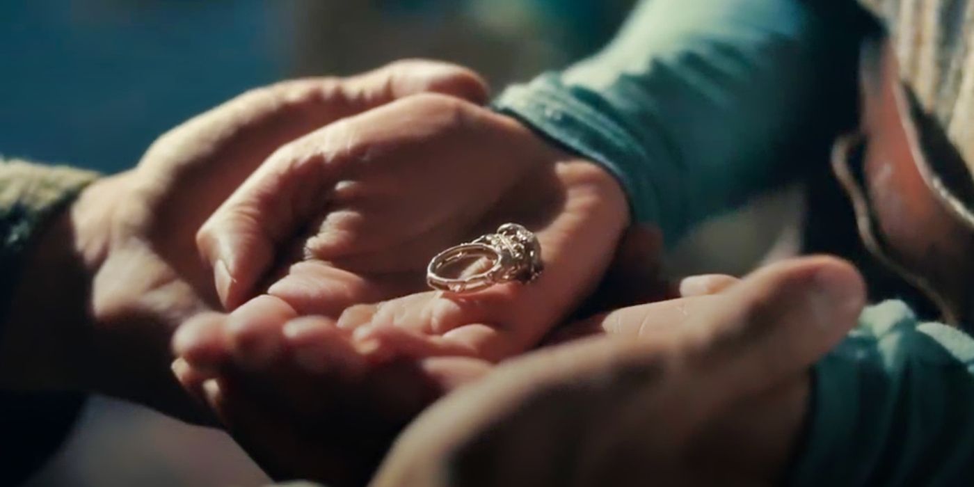Lan giving Nynaeve his mother&rsquo;s ring in The Wheel of Time Season 3
