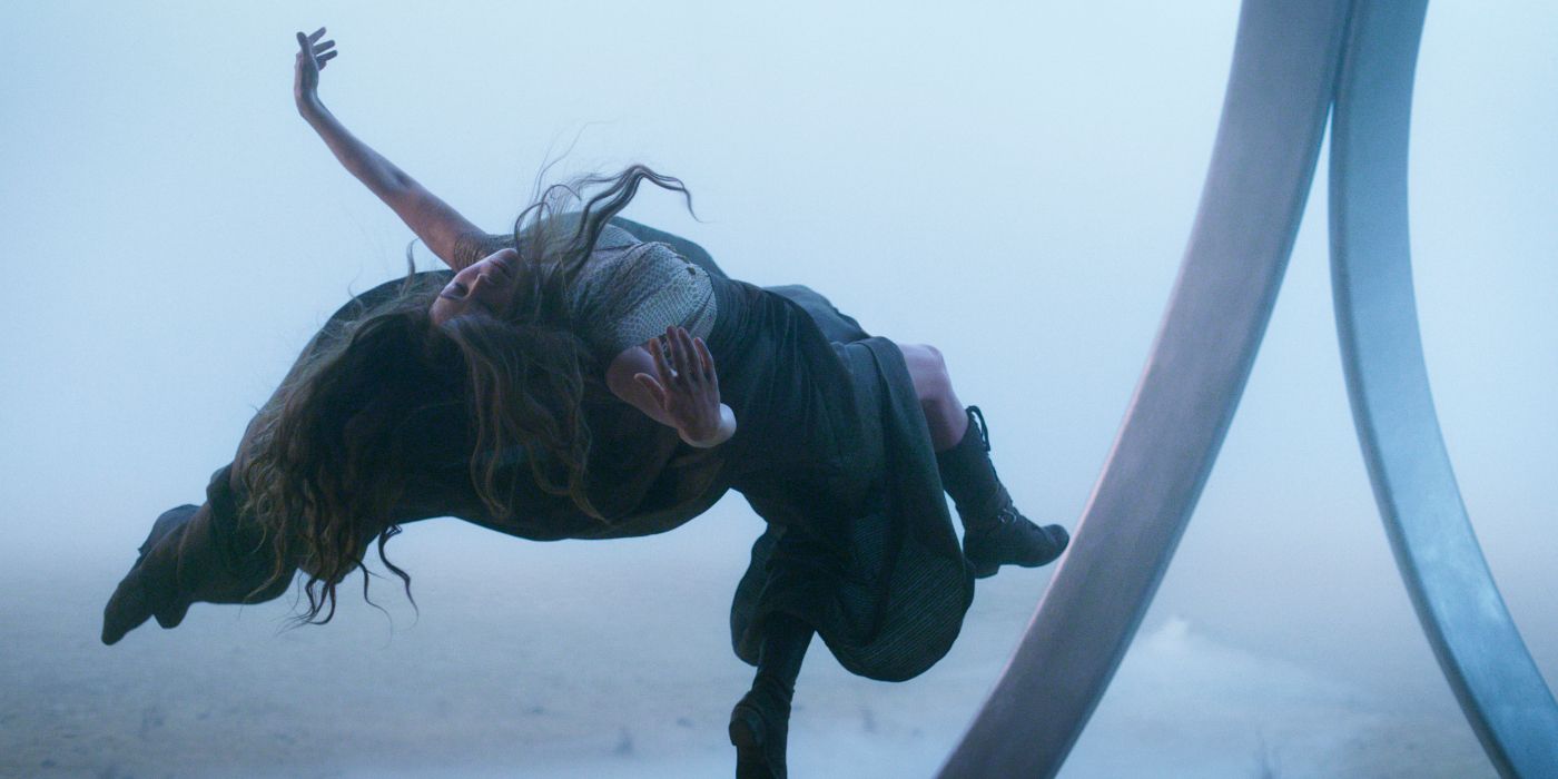 Rosamund Pike hanging in the rings of Rhuidean.