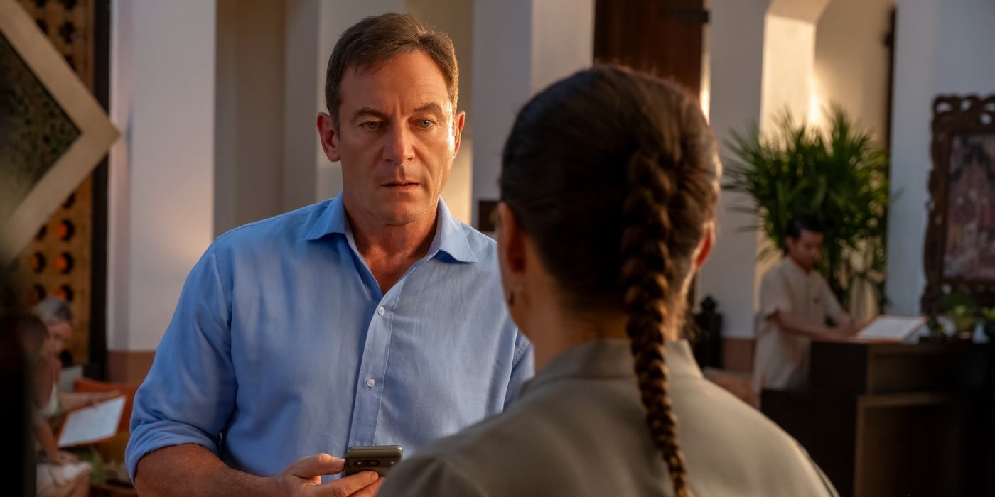 Jason Isaacs as Tim returning his phone in The White Lotus Season 3, Episode 4.