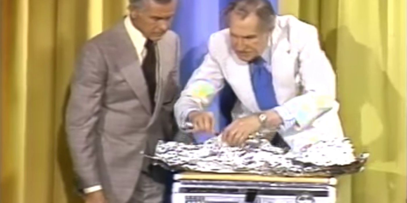 Vincent Price prepares a fish to be poached in a dishwasher as Johnny Carson watches on The Tonight Show.
