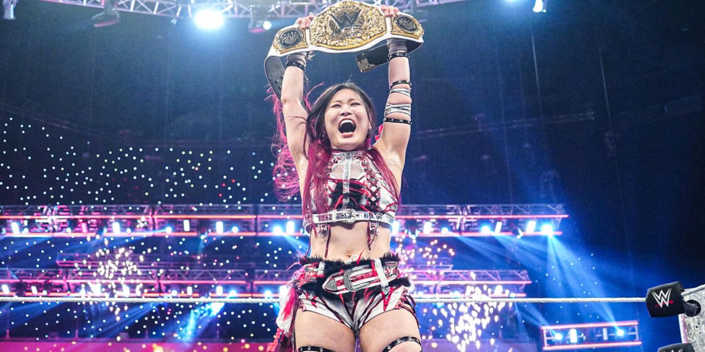 Iyo Sky lifting the Woman's World Championship belt