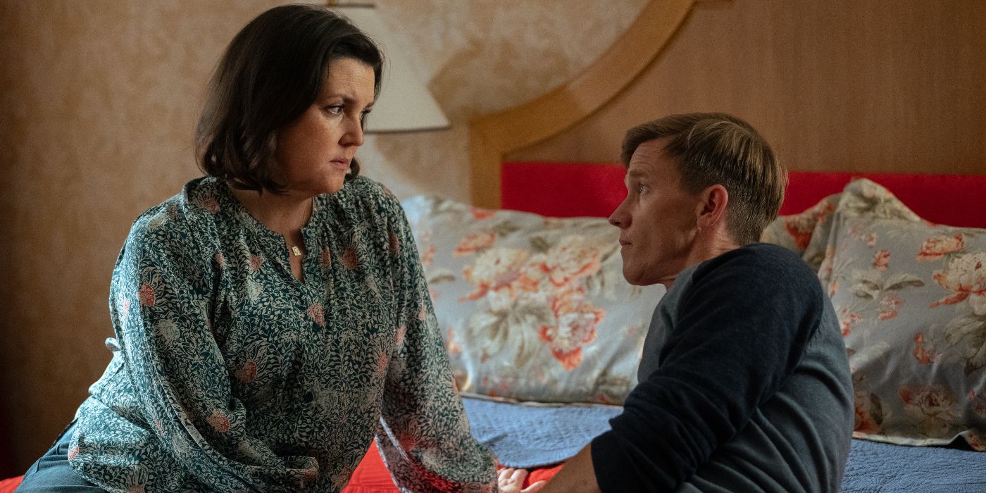 Melanie Lynskey and Warren Kole sitting in a hotel room