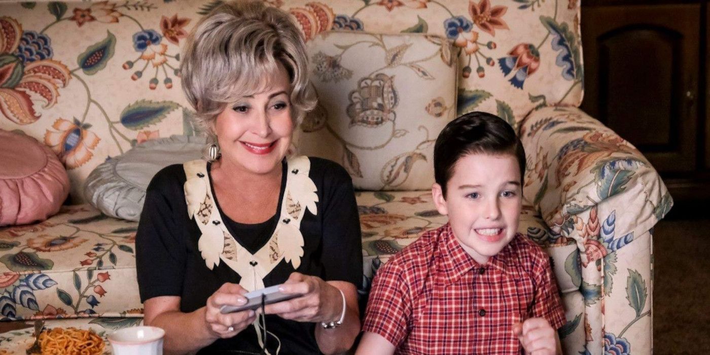 Sheldon and Connie play video games in Young Sheldon