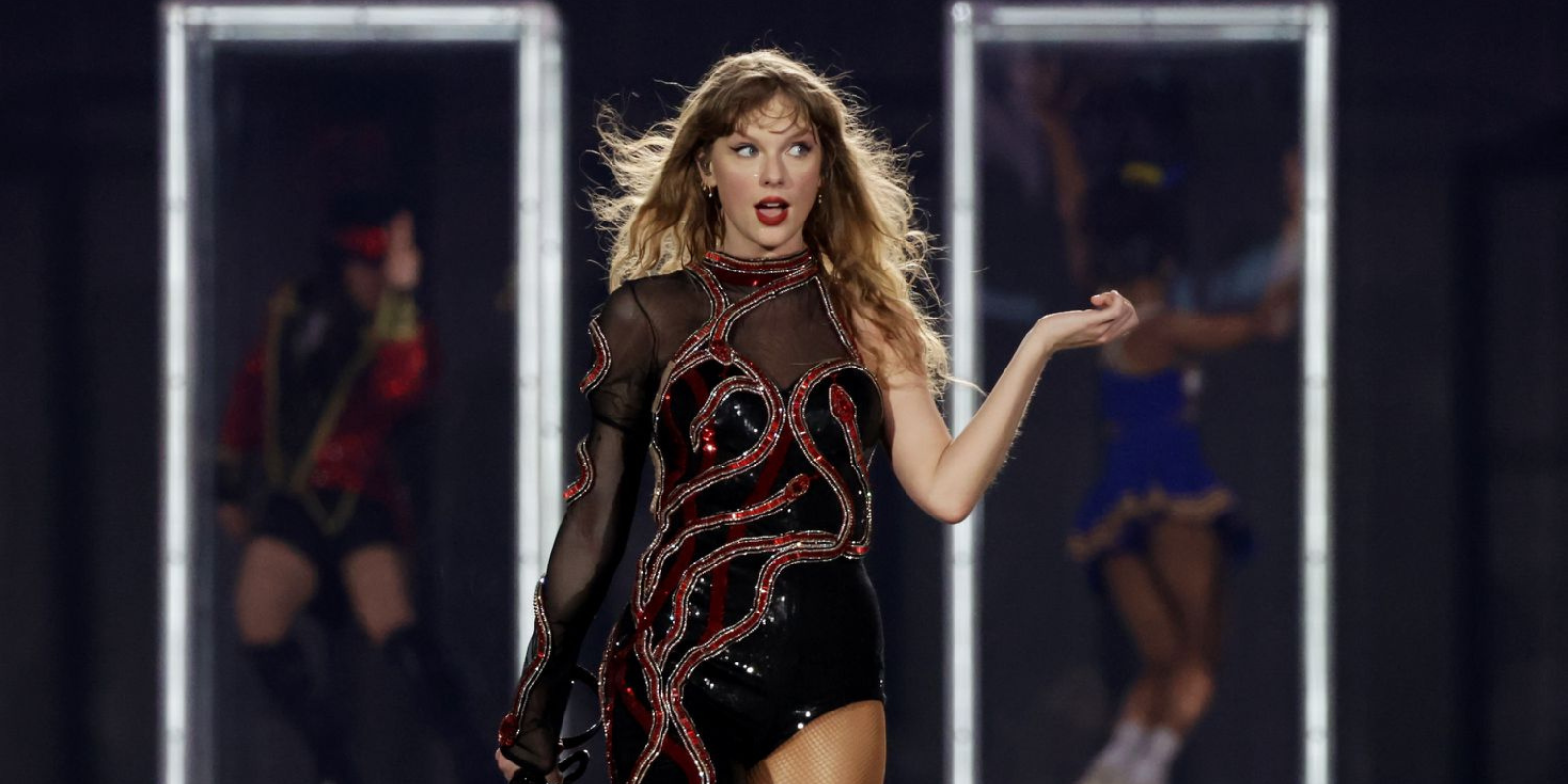 Taylor Swift performs the Reputation set on the Eras Tour