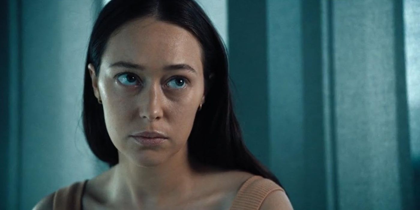 Alycia Debnam-Carey in Apple Cider Vinegar