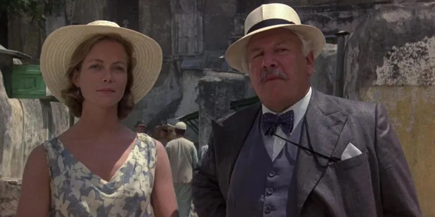 Peter Ustinov (L) as Hercule Poirot