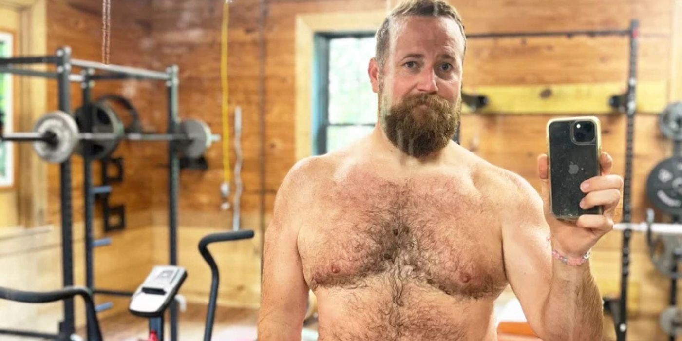 &lsquo;Home Town&rsquo; star Ben Napier without a shirt, showing off his new body after his weight loss.