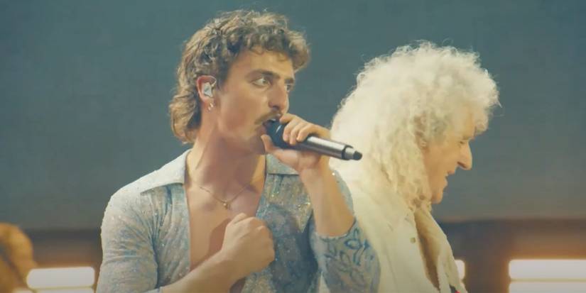 Benson Boone and Brian May performing 'Bohemian Rhapsody' at Coachella.