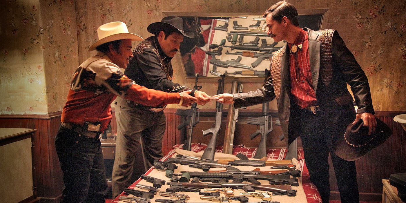 Damián Alcázar, Joaquín Cosío, and Tony Dalton talking in a room full of guns in &lsquo;Hell&rsquo; (&lsquo;El Infierno&rsquo;)