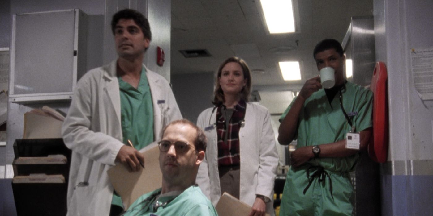 Anthony Edwards, George Clooney, Sherry Stringfield and Eriq La Salle looking off-screen in ER pilot.