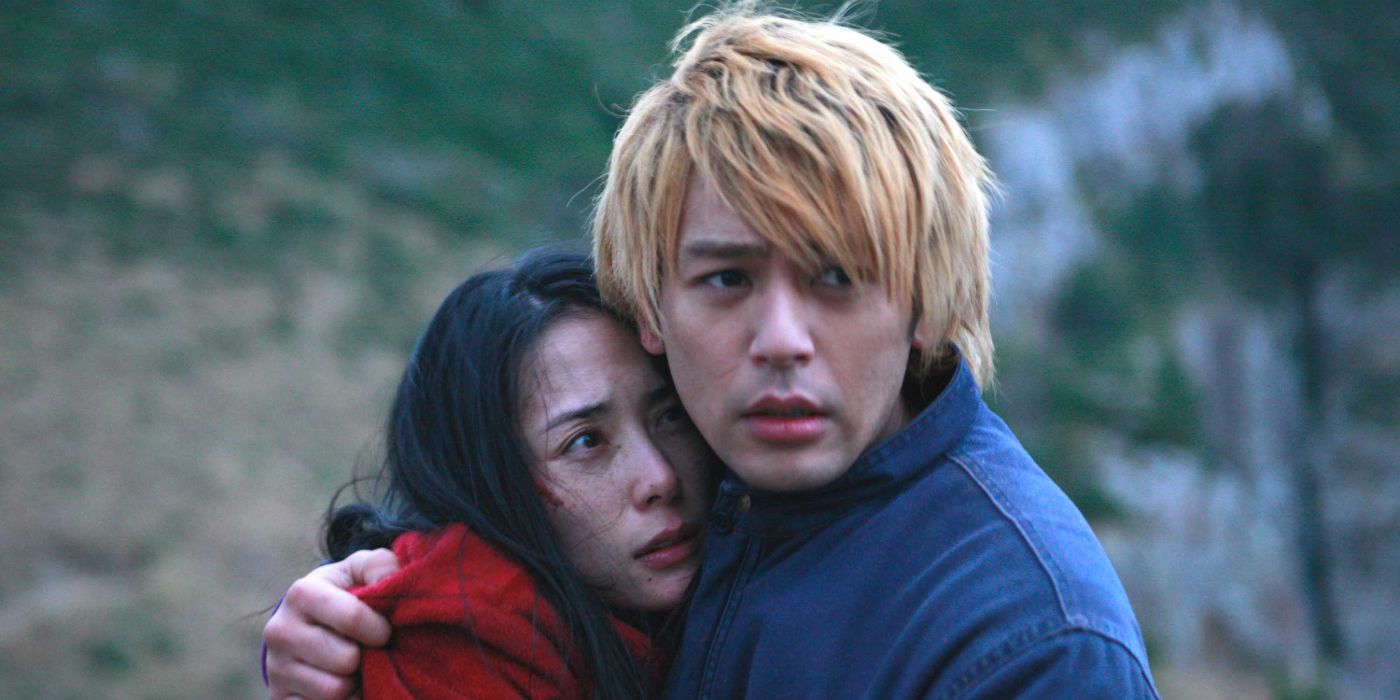 Eri Fukatsu and Satoshi Tsumabuki hugging in a worried embrace in Villain aka Akunin
