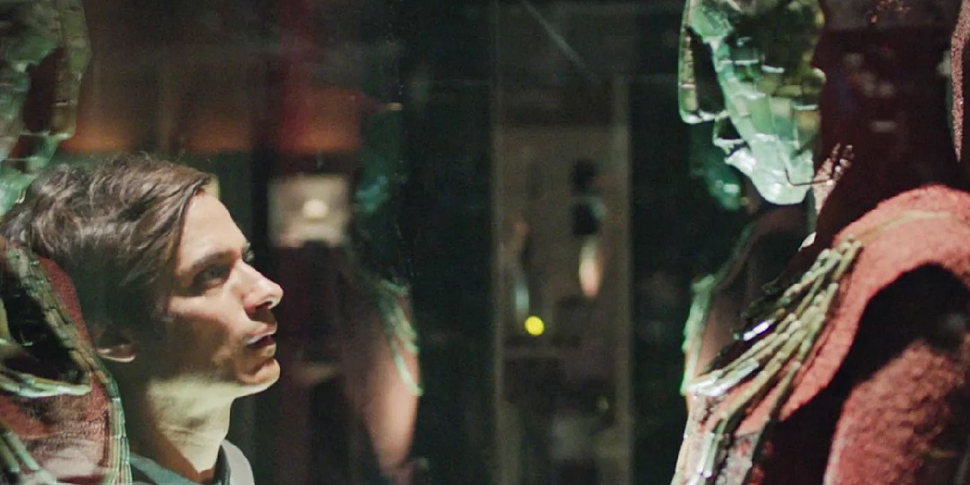 Gael García Bernal looking at a museum exhibition in &lsquo;Museo&rsquo;