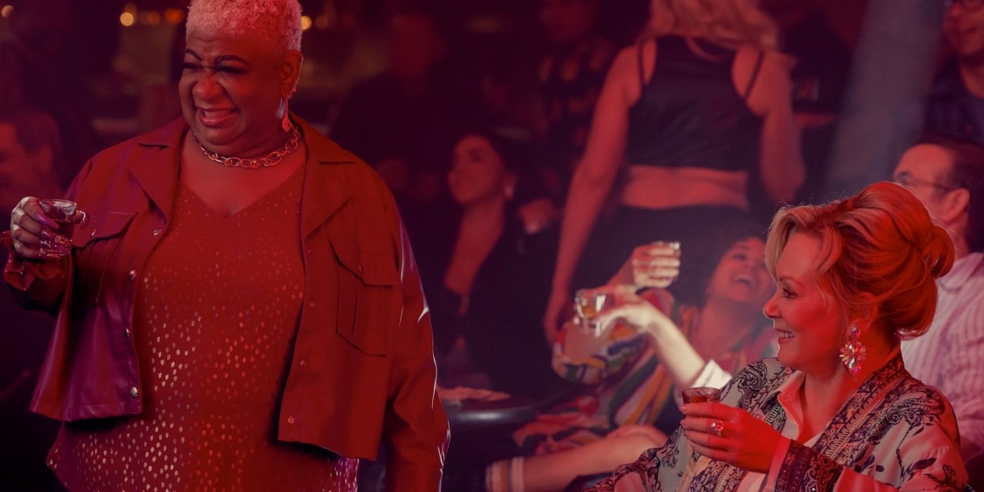 Luenell's Loretta laughing with Jean Smart's Deborah in a strip club in Season 4 Episode 3 of Hacks