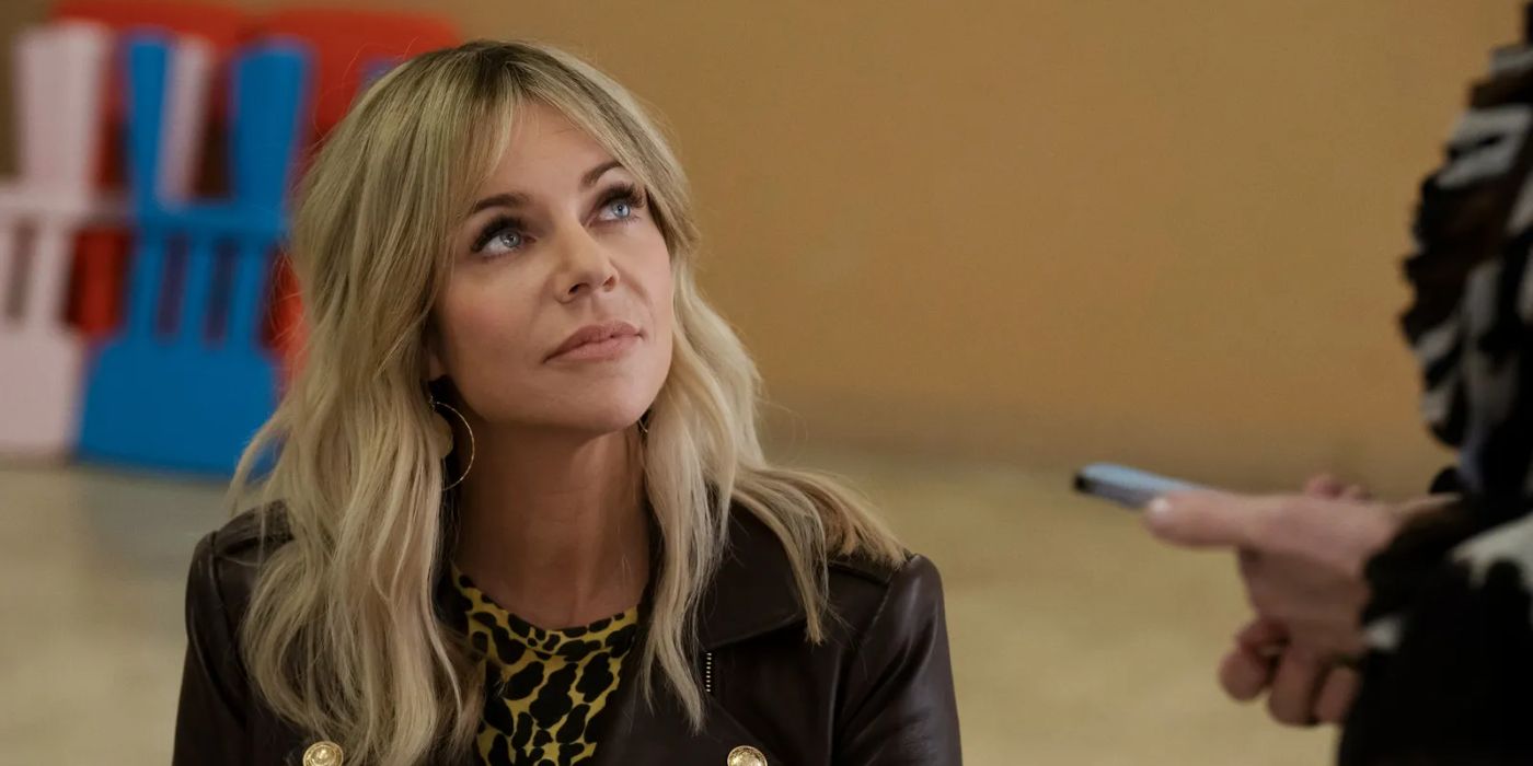 Kaitlin Olson as DJ looking up at Jean Smart while sitting down in Hacks.