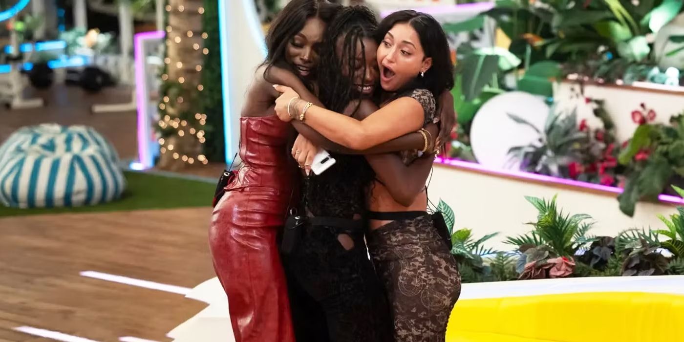 Leah Kateb, JaNa Craig and Serena Page hugging on Love Island USA
