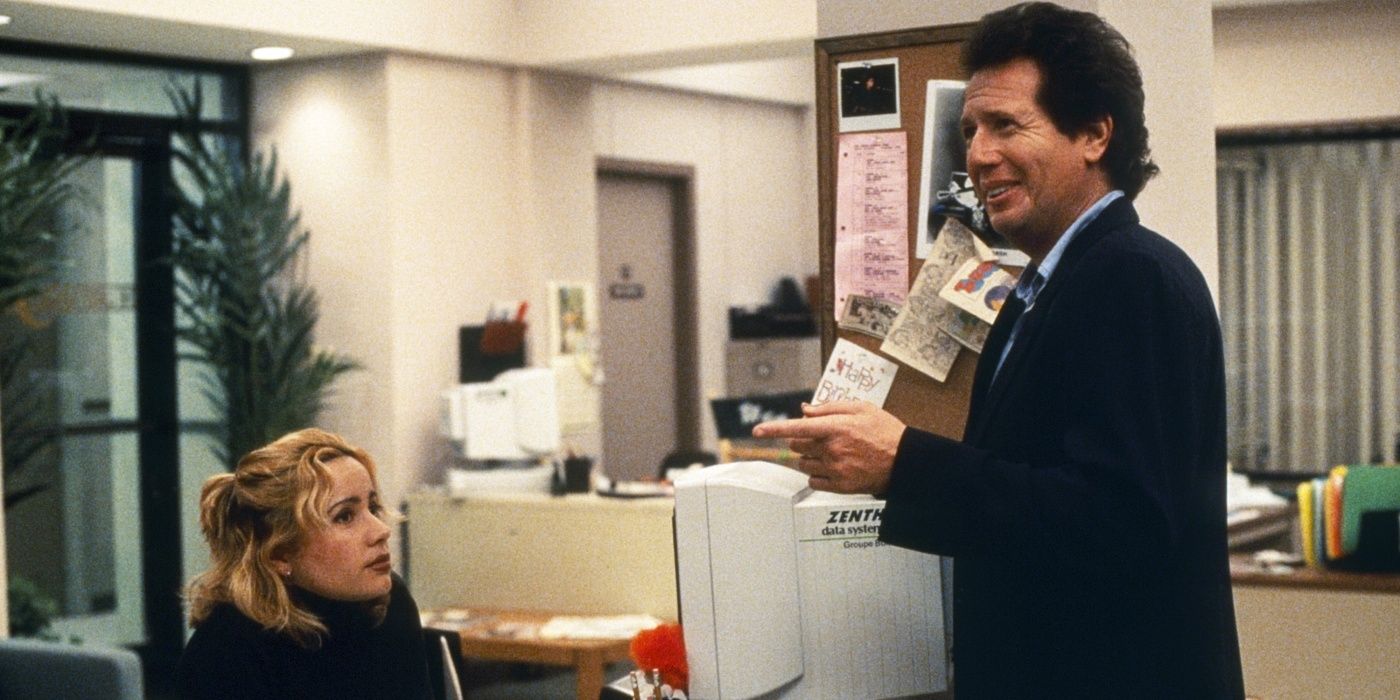 Garry Shandling and Janeane Garofalo talk during an episode of &lsquo;The Larry Sanders Show&rsquo;