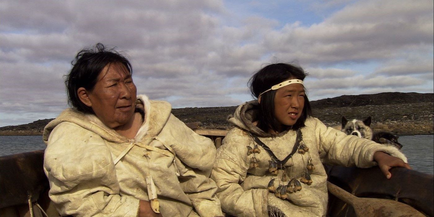 Madeline Ivalu as Ninioq and Paul-Dylan Ivalu as Maniq in Before Tomorrow