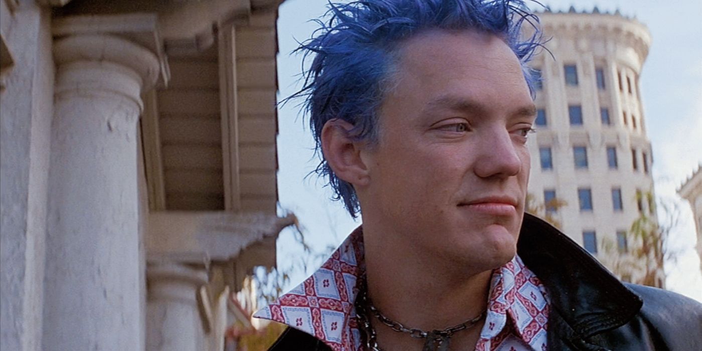 Matthew Lillard as Stevo in SLC Punk looking behind him and smiling