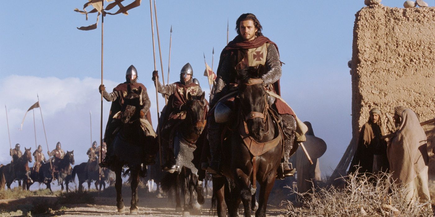 Orlando Bloom rides a horse in front of his army in Kingdom of Heaven
