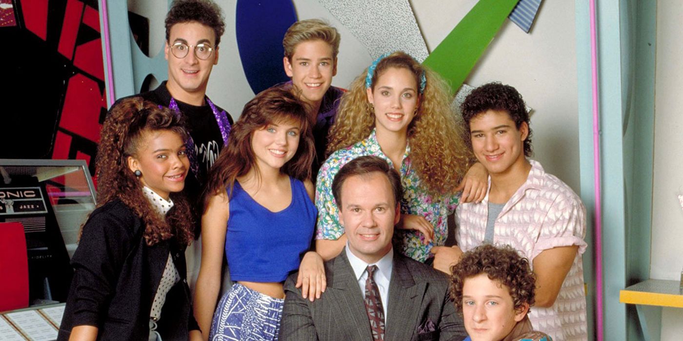 The cast of Saved by the Bell posing for a promo photo.