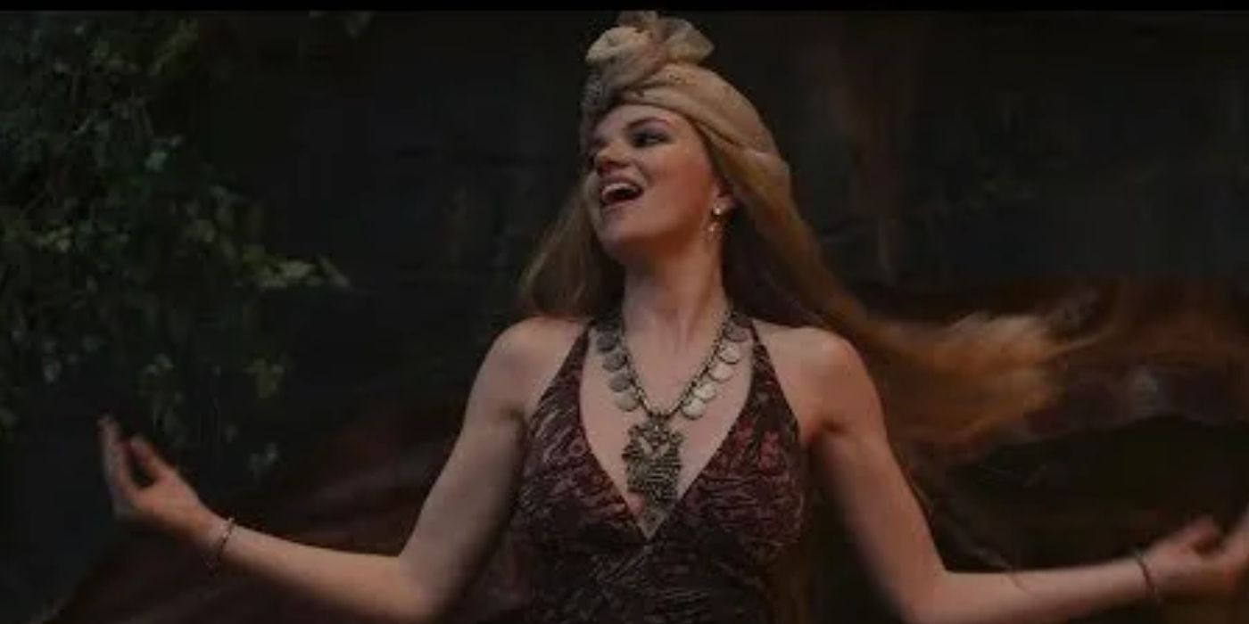 Cearaa Coveney as Elayne Trakand in The Wheel of Time