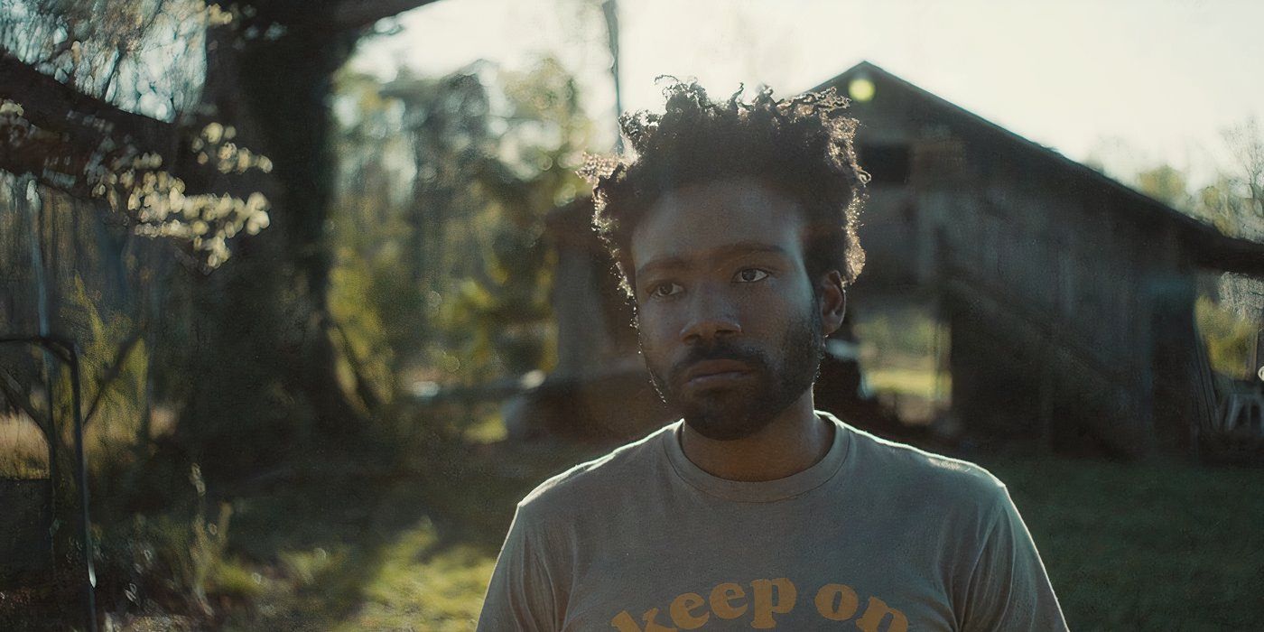 Donald Glover as Earn in the series Atlanta stands outside looking upset in season 1, episode 4.