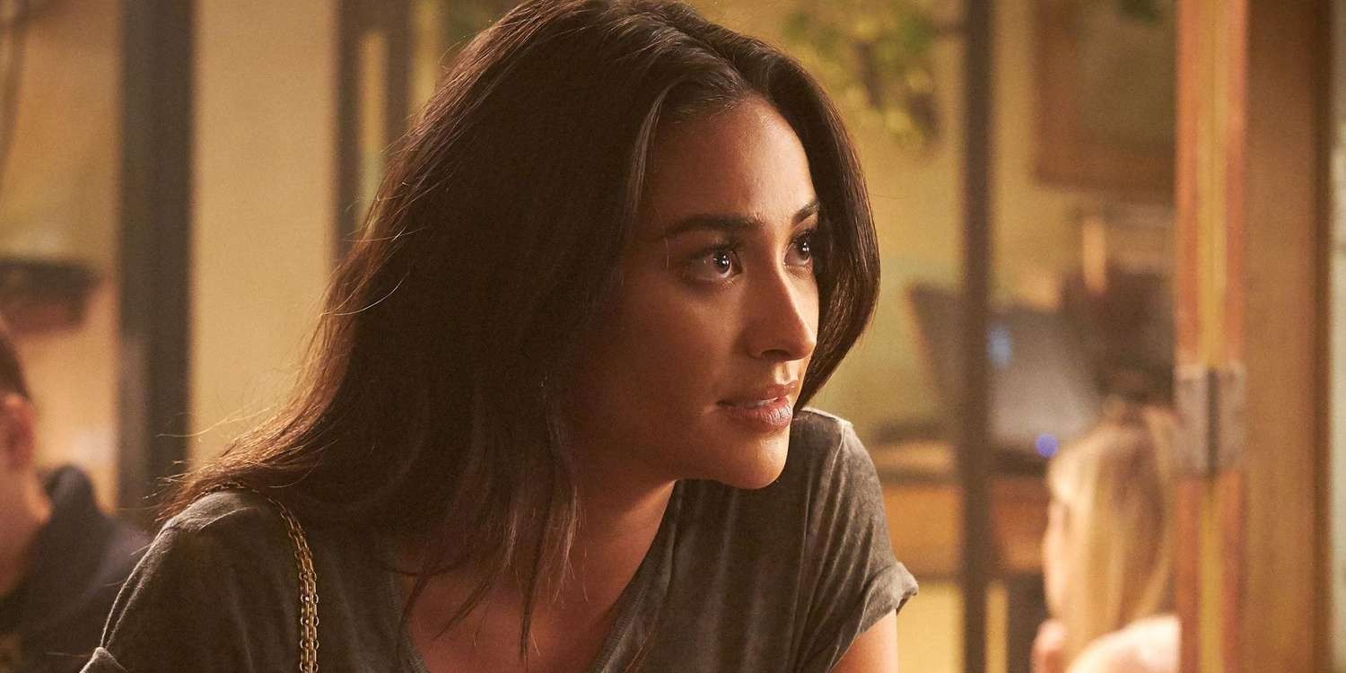 Shay Mitchell as Peach looking intently off-camera in You Season 1.