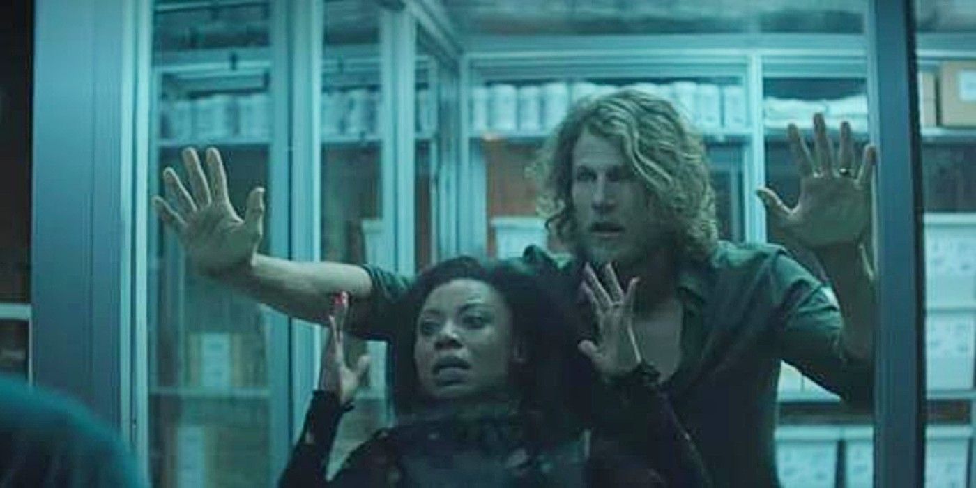 Sherry and Cary Conrad in the glass cage in You Season 3.