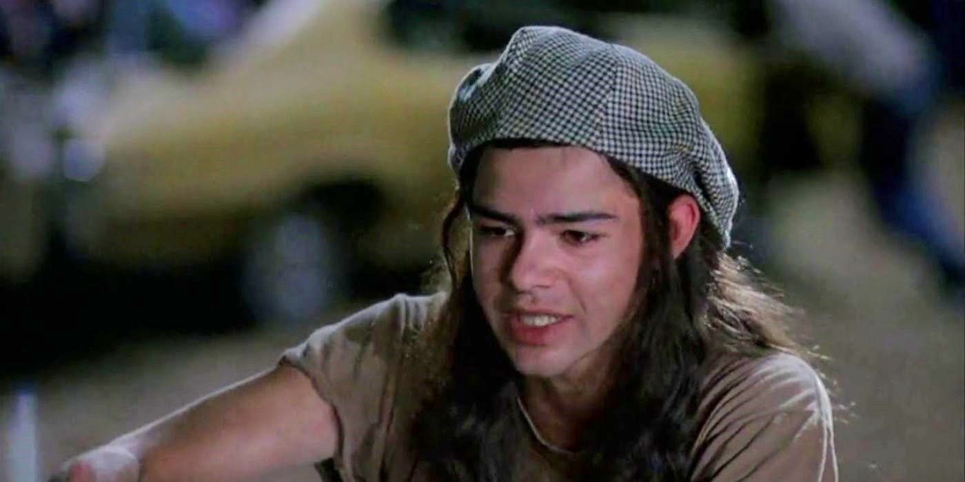 Rory Cochrane as Slater wearing a beret and talking to others off-camera in Dazed and Confused.